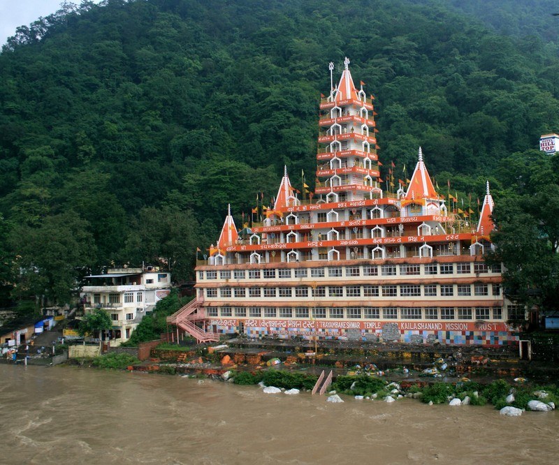 places to visit in Rishikesh-Tera Manzil Temple